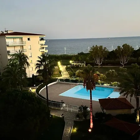 Seaside501 - Completely Renovated, At 5 Minutes Walk From